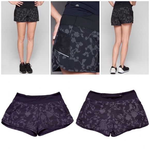 Athleta Tuscan Vine Reflective Ready Set Go Short Size Small